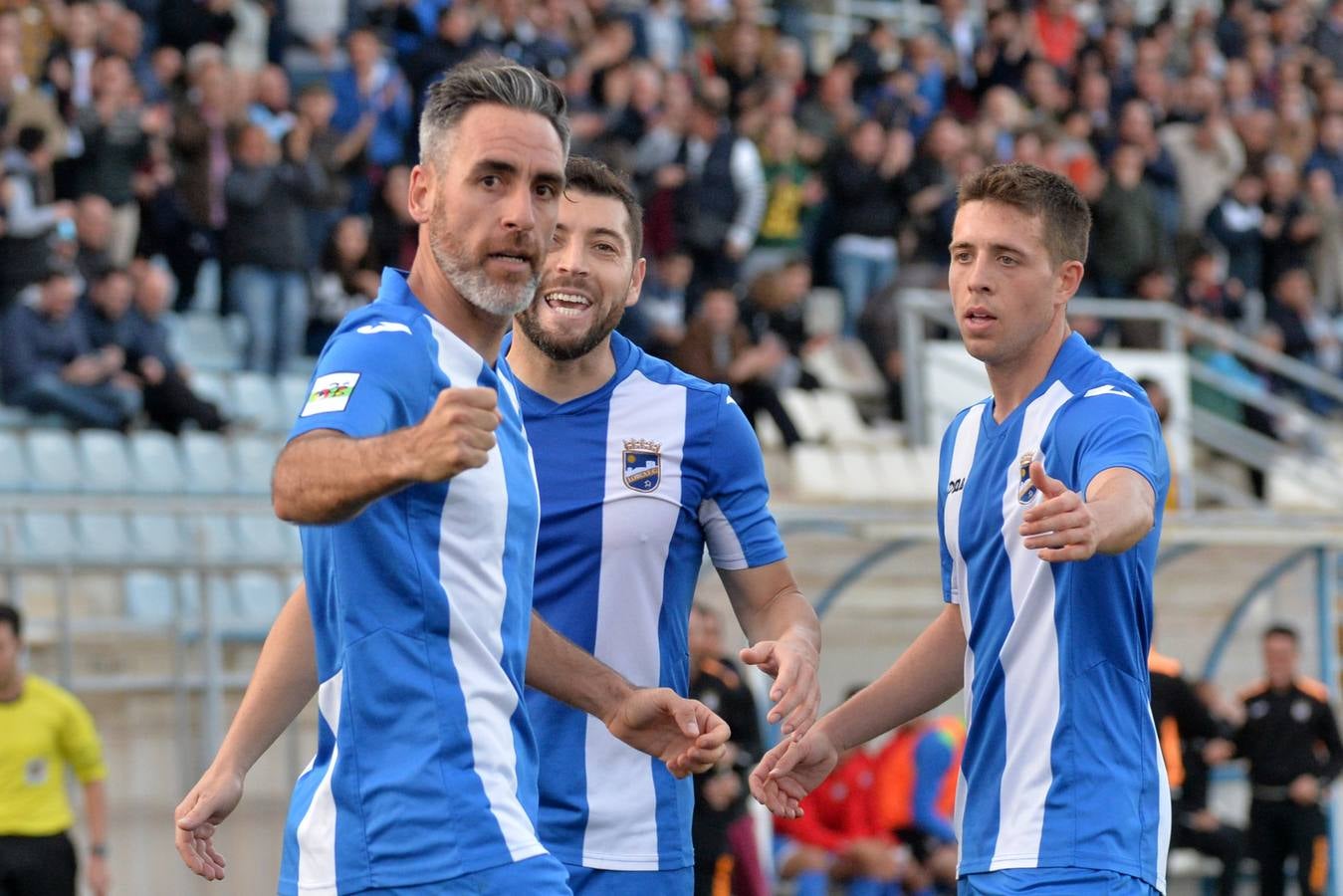 El líder despega con una remontada ante el Jaén (2-1)