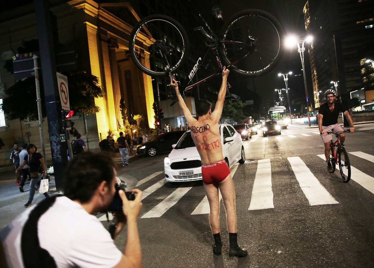 Sólo con la bicicleta puesta