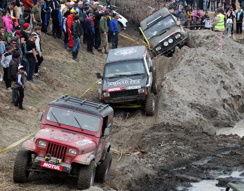 Todoterrenos y quads se bajan al fango
