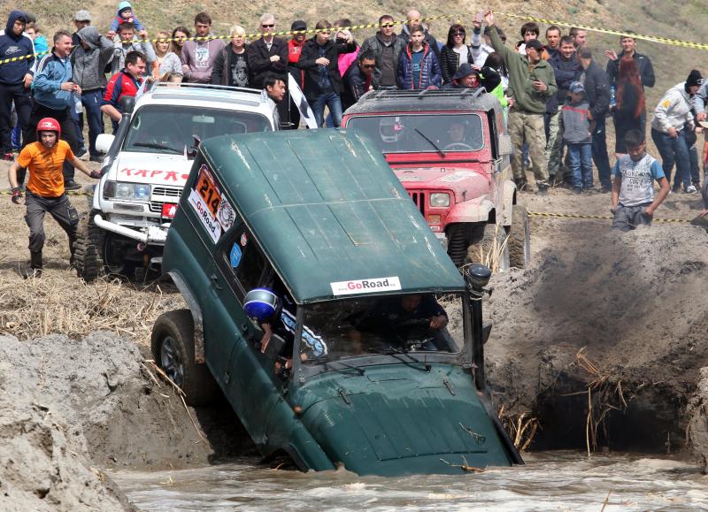 Todoterrenos y quads se bajan al fango