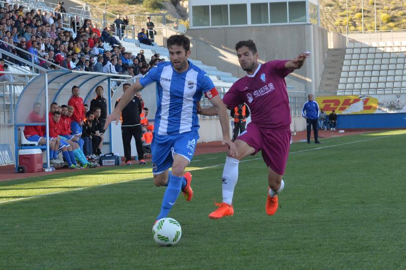 El Jumilla pone el primer puesto interesante (2-2)