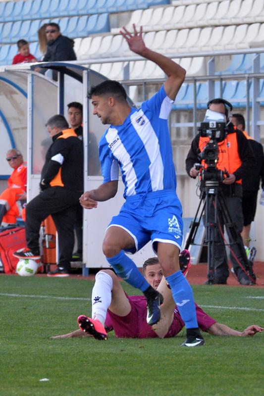 El Jumilla pone el primer puesto interesante (2-2)