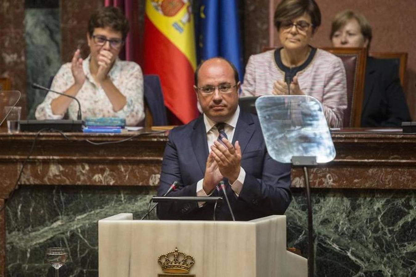 54 minutos de discurso en el debate sobre el estado de la Región 13.7.16. En su primer discurso en un debate sobre el estado de la Región, el presidente de la Comunidad Autónoma, Pedro Antonio Sánchez, dio por cumplida, o en el camino para conseguirlo, la "gran mayoría de compromisos que adquirimos en nuestro programa" electoral hace un año.