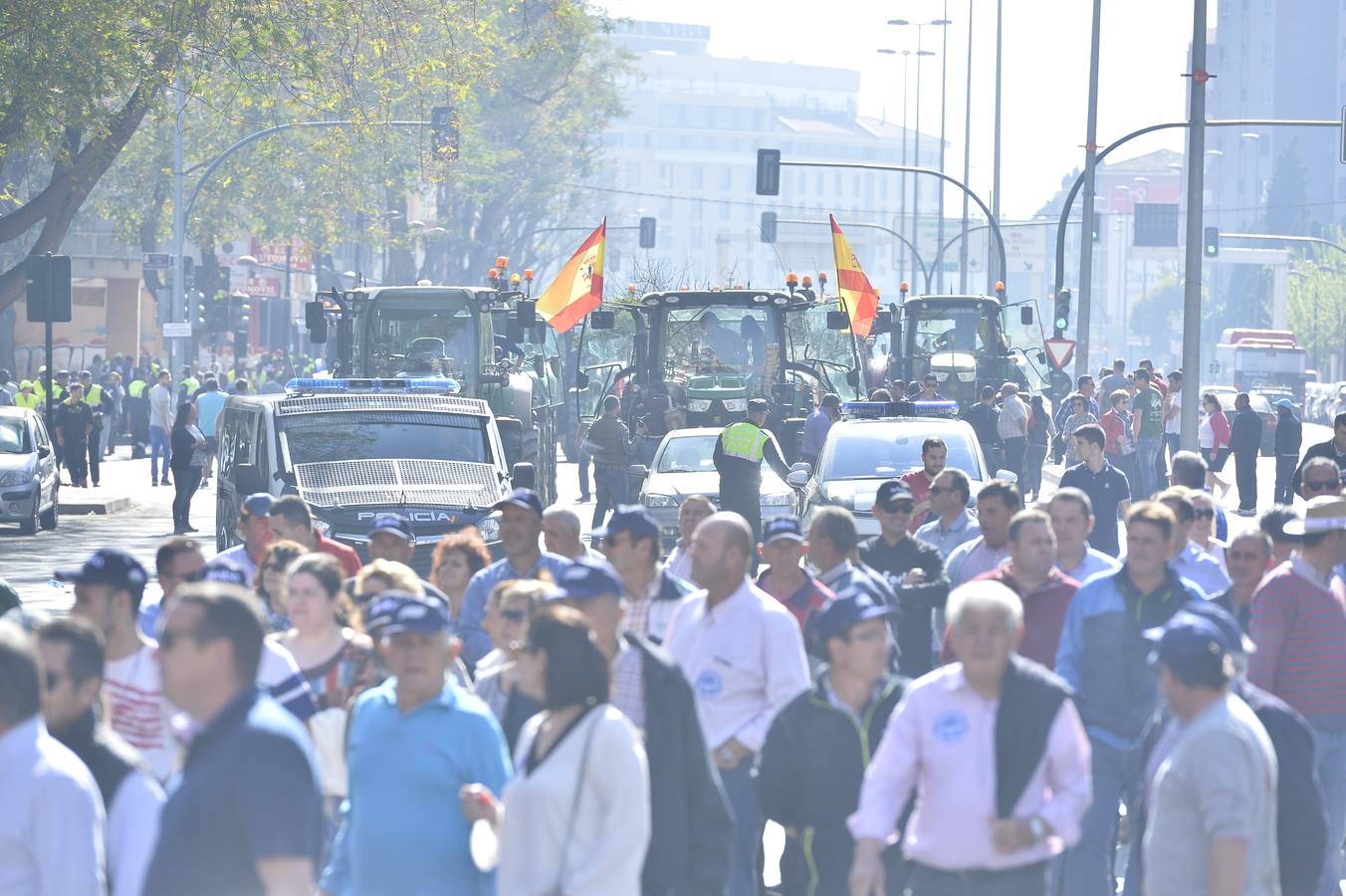 Miles de personas se manifiestan en favor del Mar Menor y la agricultura