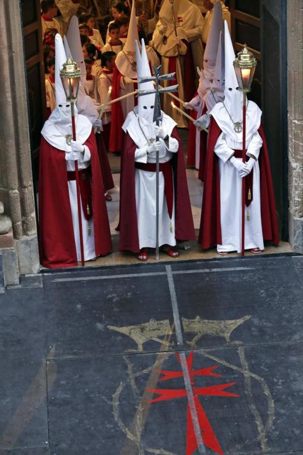 El Cristo de la Salud impone solemnidad en las calles de Murcia