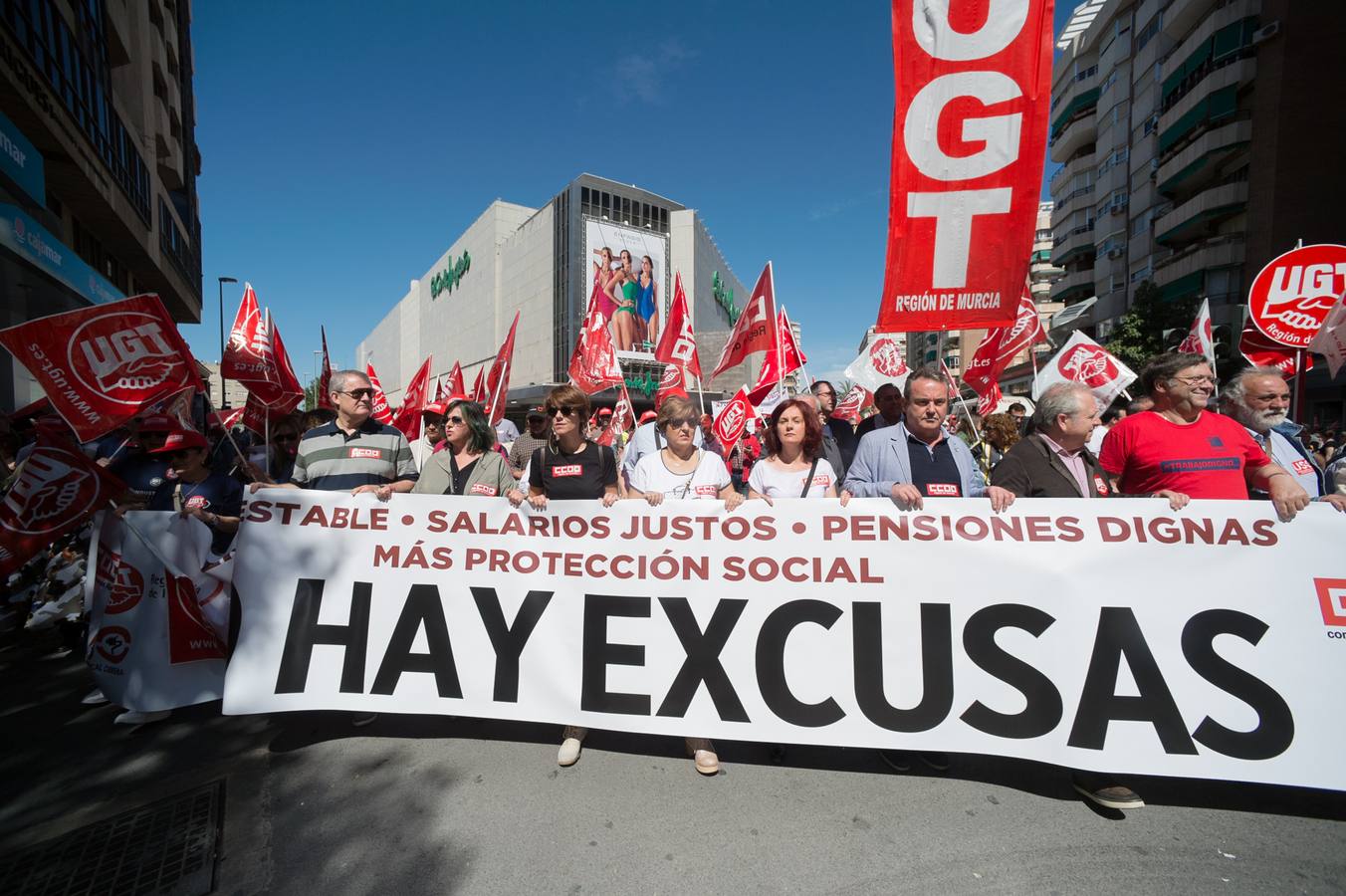 Trabajadores y sindicatos salen a la calle contra la precariedad