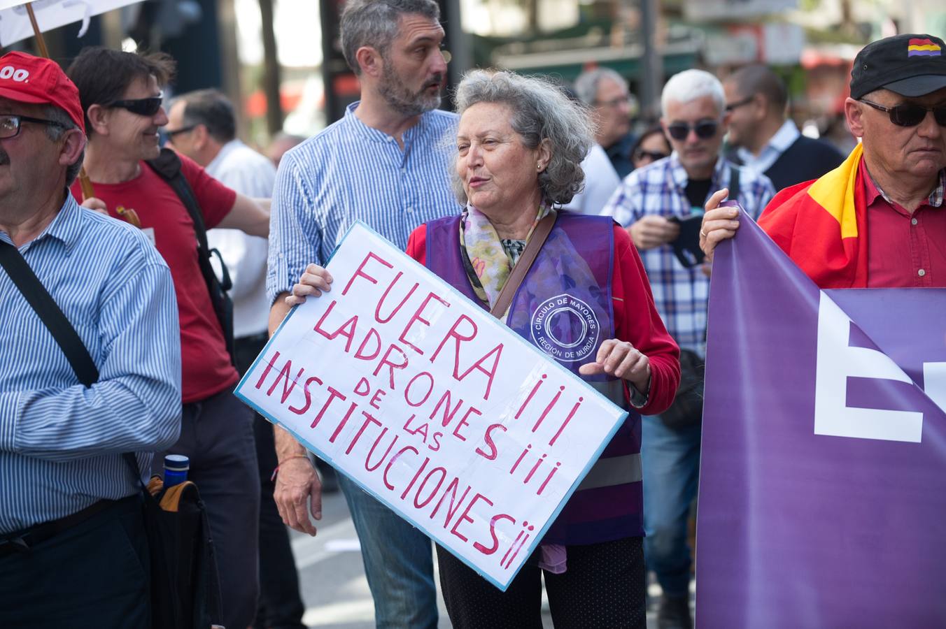 Trabajadores y sindicatos salen a la calle contra la precariedad