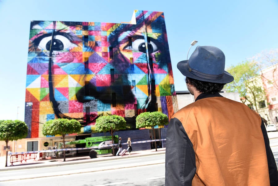 Kobra finaliza el grafiti de Salvador Dalí