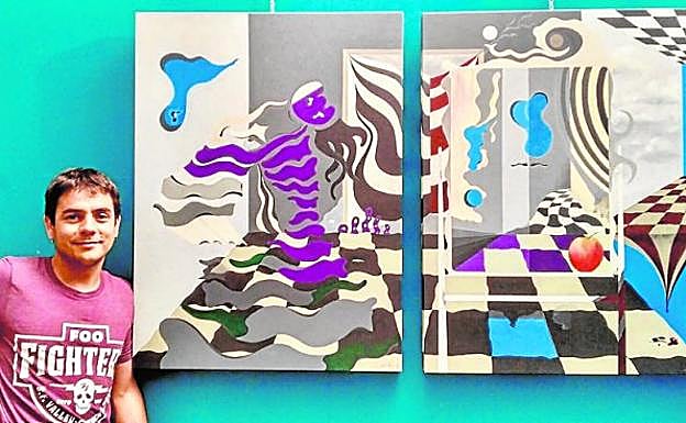 Salva Piñero, junto a uno de sus cuadros. 