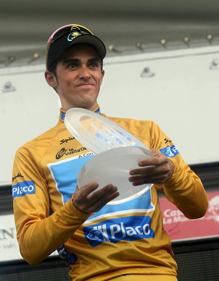 Alberto Contador celebra la victoria en 'La vuelta a España 2008' 