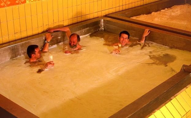 Crean la primera piscina de cerveza del mundo