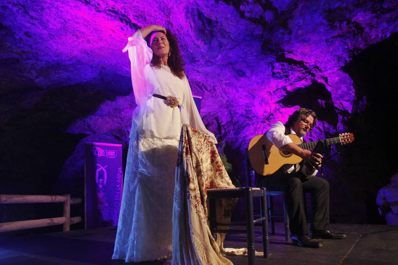 El corazón de la mina Agrupa Vicenta en La Unión fue ayer el escenario del recital de cante que ofreció la ganadora de la última edición del Cante de las Minas. La malagueña Antonia Contreras, Lámpara Minera en 2016, presentó en este entorno privilegiado su debut en solitario, 'La voz vivida'