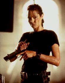 Imagen secundaria 2 - 1. Jason Statham, a punto de morir en una escena bajo el agua. | 2. Harrison Ford, lesionado en 'Indiana Jones' y 'Star Wars'. | 3. Angelina Jolie, caminó por cornisas y biceó mientras disparaba.