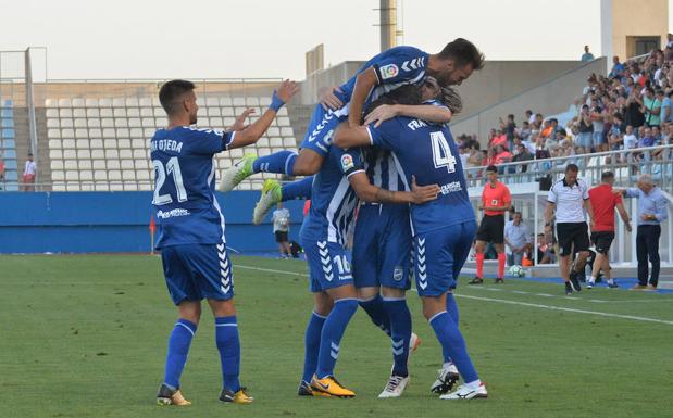 El Lorca debuta en Segunda con victoria (2-0)
