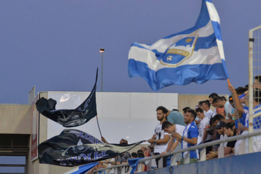 Dos goles de Eugeni y Carlos Martínez dan los tres primeros puntos al conjunto de Curro Torres