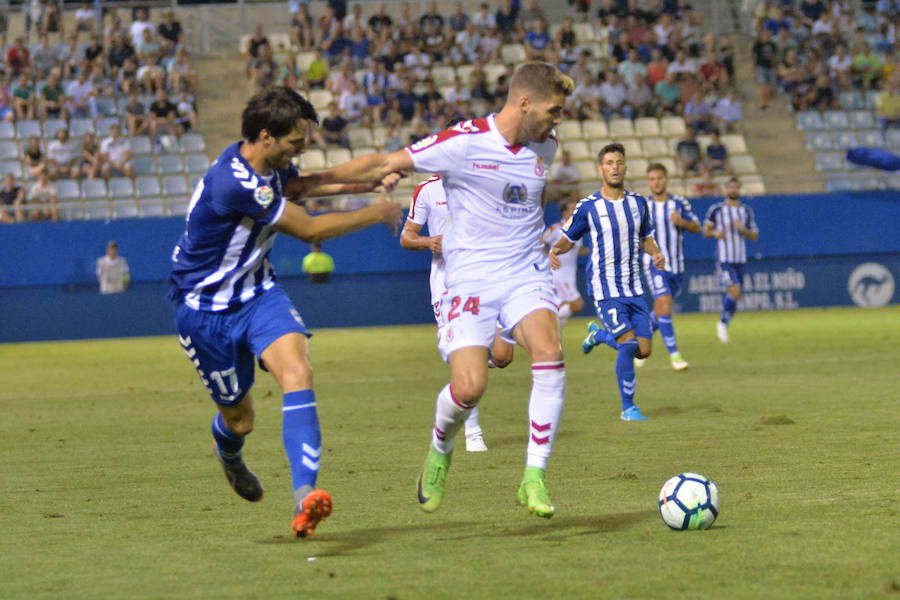 Dos goles de Eugeni y Carlos Martínez dan los tres primeros puntos al conjunto de Curro Torres