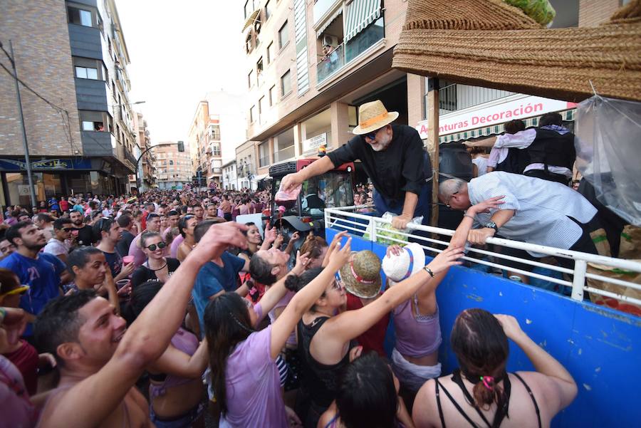 Las veinte peñas participantes repartieron 60.000 litros de caldo entre los asistentes