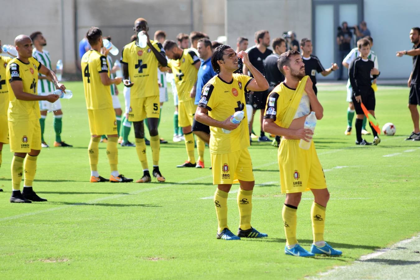 El equipo de Palomeque, que siguió el partido desde la grada, se vino abajo en la segunda mitad de un encuentro que comenzó ganando