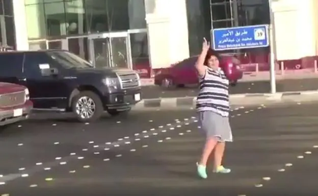 Esto es lo que le pasó a un turista que bailó 'La Macarena' en Arabia Saudí