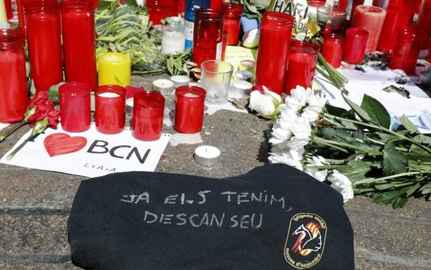 Homenaje con ofrendas a las víctimas de los atentados de Barcelona y Cambrils. 