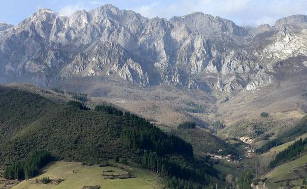 Rescatan a dos escaladores murcianos atrapados en los Picos de Europa