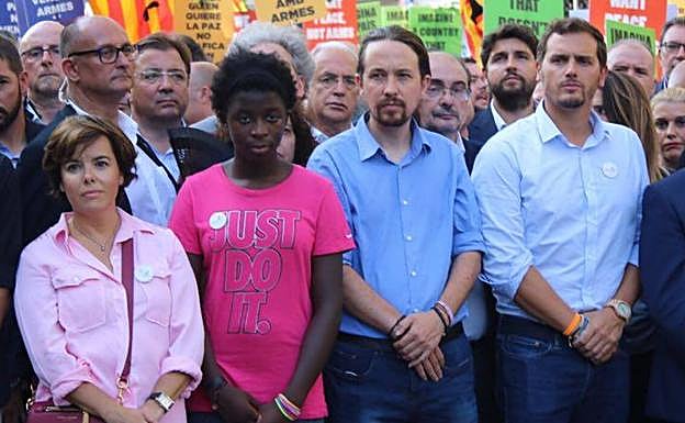 López Miras detrás de Sáenz de Santamaría, Pablo Iglesias y Albert Rivera.