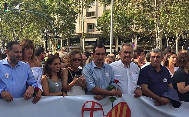 González Tovar durante la marcha de repulsa.