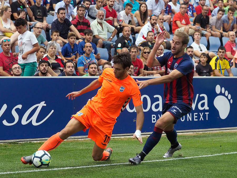 El conjunto entrenado por Curro Torres sufre la primera derrota de la temporada en un partido en el que el Huesca supo aprovechar los errores de los lorquinos