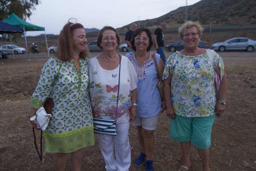 El copatrón de Cartagena desde hace 340 años, San Ginés, y la imagen de la Virgen del Pasico avanzaron juntos, en una carroza tirada por dos caballos, desde la ermita de esta localidad a la iglesia parroquial