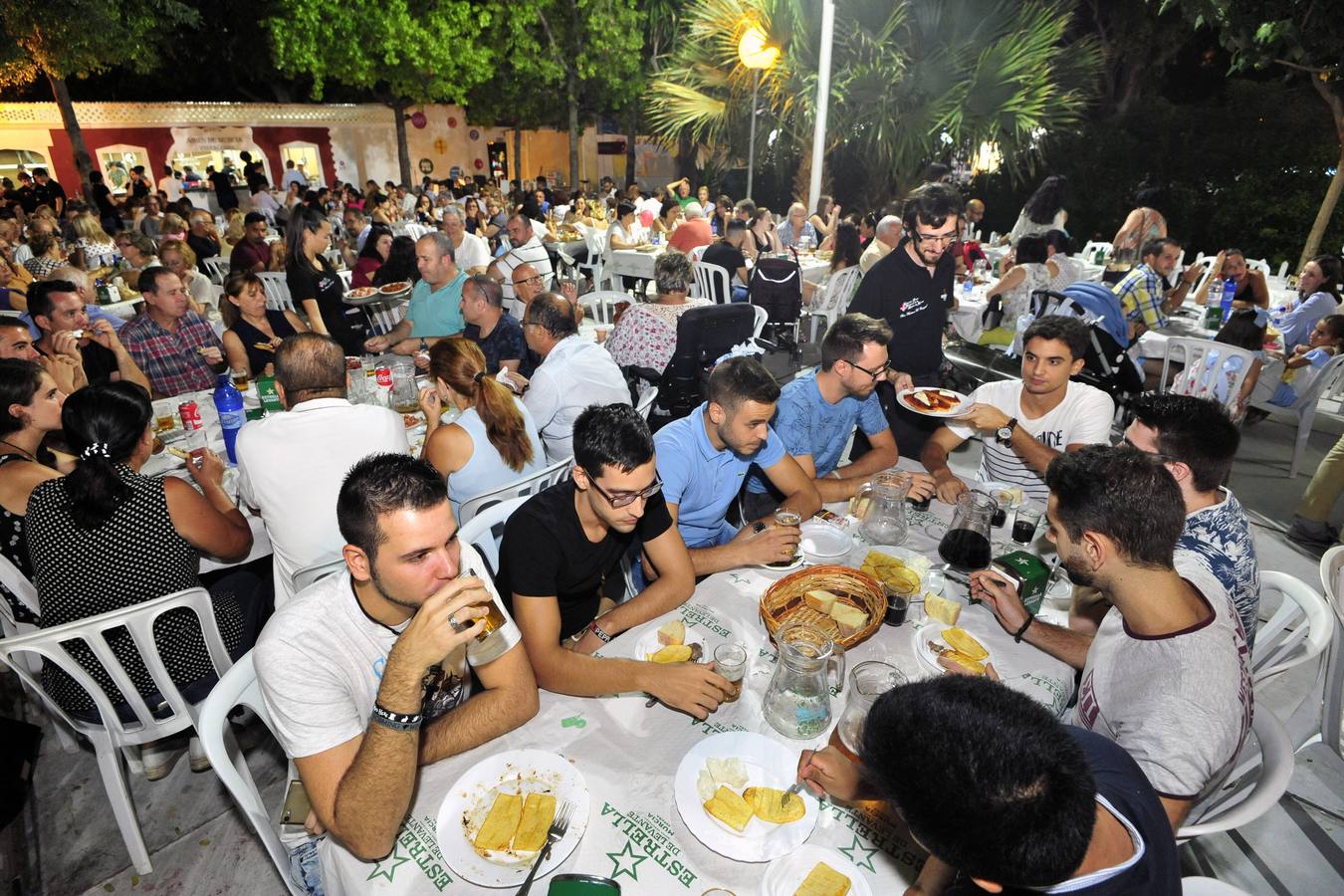Los grupos folclóricos y peñas aseguran que hay más gente en la ciudad por el mal tiempo de los últimos días y confían en un récord de asistencia