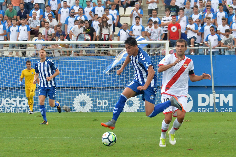 En un partido marcado por el mal estado del césped y las lesiones, el equipo de Curro Torres logra un punto frente a uno de los grandes equipos de la categoría