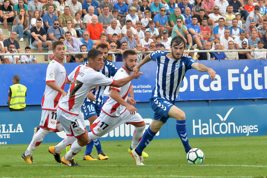 En un partido marcado por el mal estado del césped y las lesiones, el equipo de Curro Torres logra un punto frente a uno de los grandes equipos de la categoría