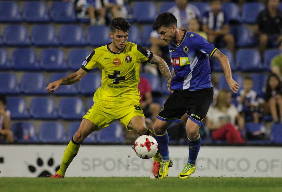 En un partido que acabó en la prórroga con diez jugadores en ambos equipos, el Hércules evidenció la estrechez de la plantilla de Palomeque, que realizó un esfuerzo mayúsculo para llevar el partido a la prórroga