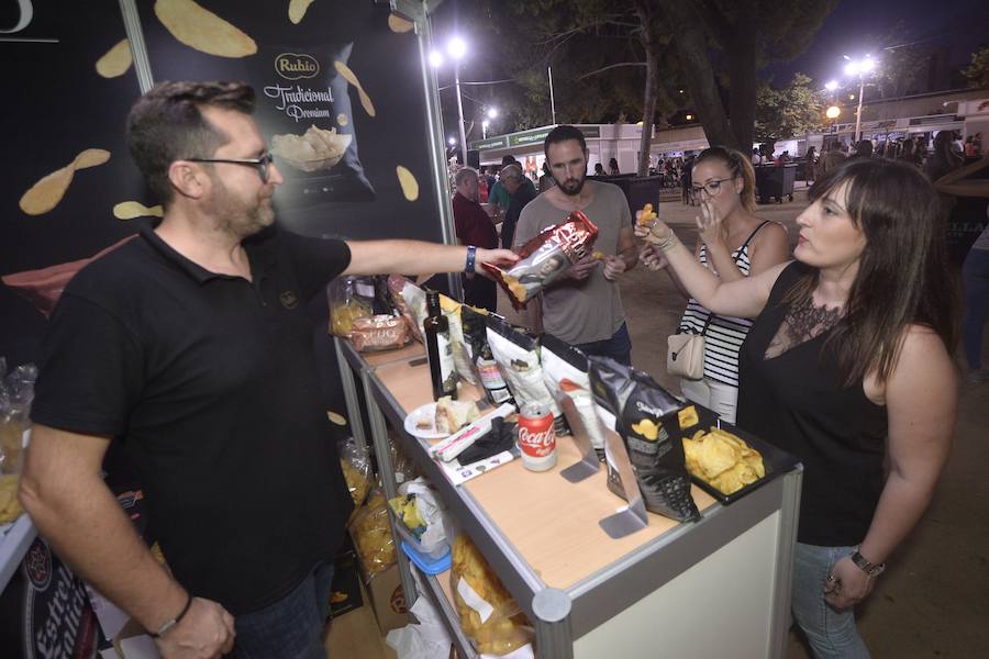 El certamen, instalado en los jardines del Malecón, junto a Los Huertos, cuenta con la presencia de 50 restaurantes y bodegas