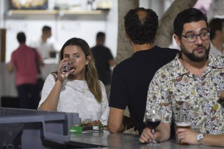 El certamen, instalado en los jardines del Malecón, junto a Los Huertos, cuenta con la presencia de 50 restaurantes y bodegas