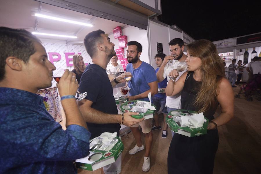 El certamen, instalado en los jardines del Malecón, junto a Los Huertos, cuenta con la presencia de 50 restaurantes y bodegas