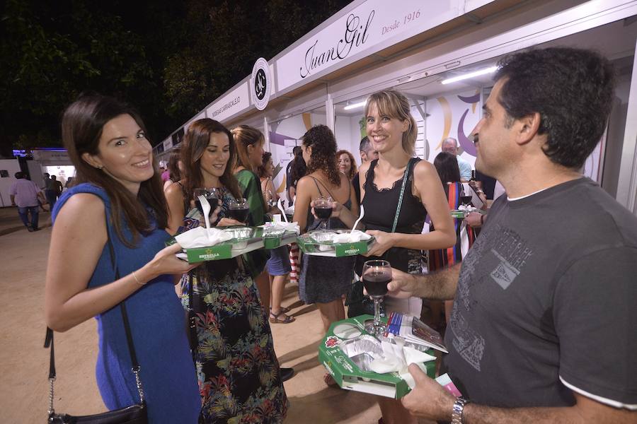 El certamen, instalado en los jardines del Malecón, junto a Los Huertos, cuenta con la presencia de 50 restaurantes y bodegas