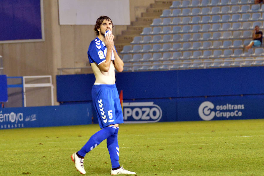 Una pobre versión del equipo de Curro Torres apenas pudo competir con el Córdoba