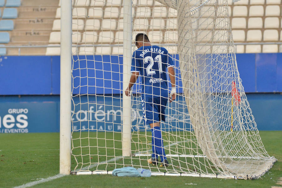 Una pobre versión del equipo de Curro Torres apenas pudo competir con el Córdoba