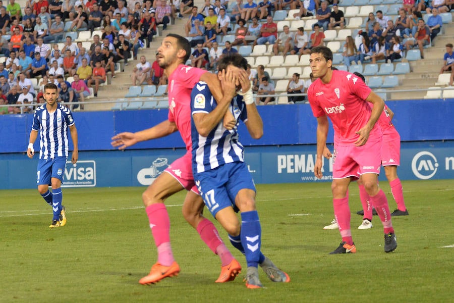 Una pobre versión del equipo de Curro Torres apenas pudo competir con el Córdoba