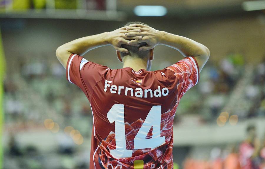 Después de aguantar el tipo durante 35 minutos, el conjunto charcutero encaja tres goles en los últimos instantes y pierde casi todas sus aspiraciones a conquistar la Supercopa de España