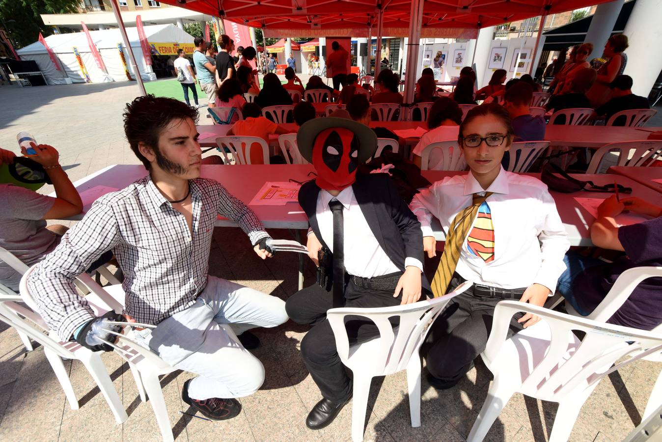 Decenas de ilustradores se dan cita en los talleres de dibujo y exposiciones de la primera edición del 'Cómic Day'