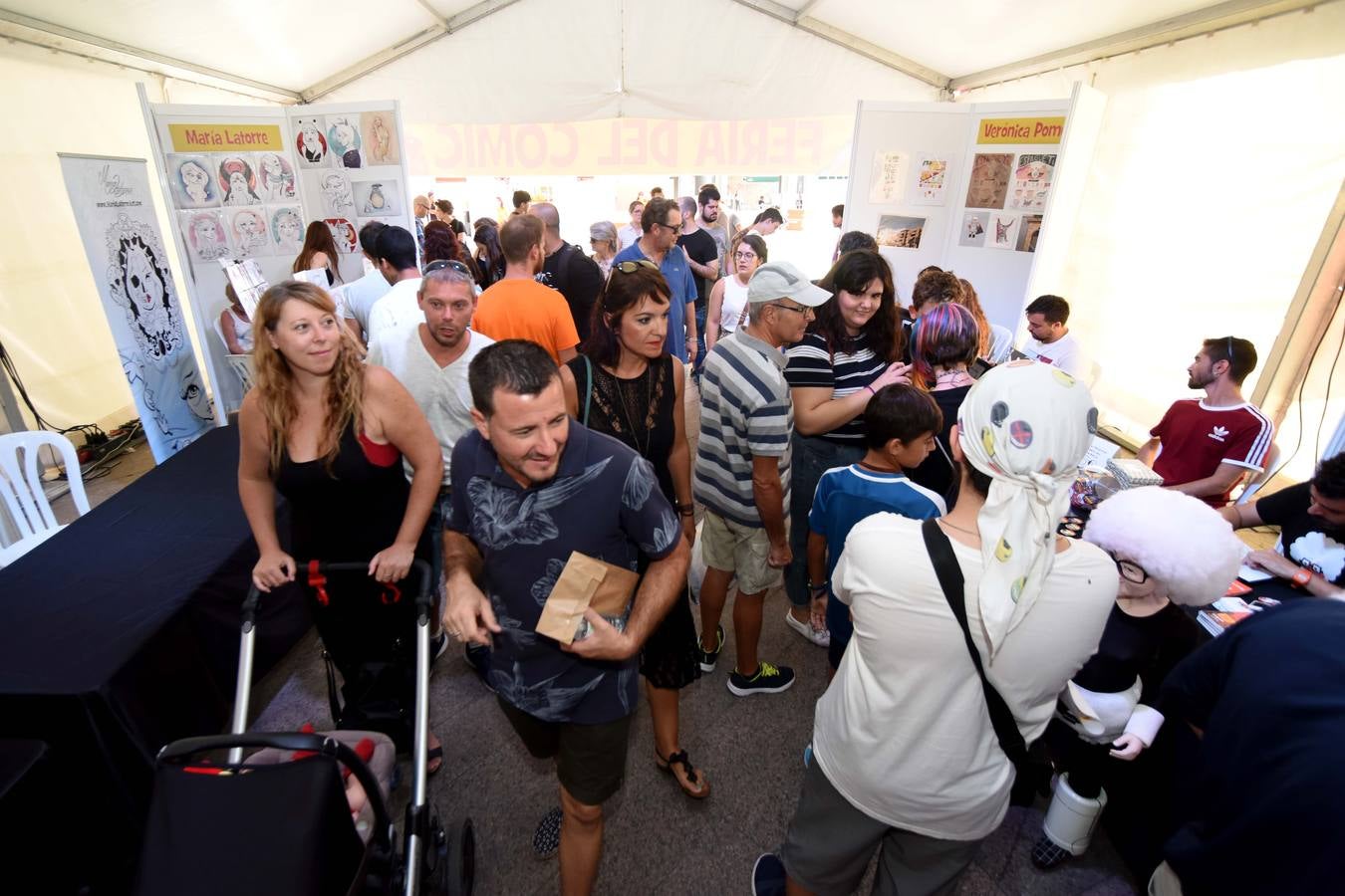 Decenas de ilustradores se dan cita en los talleres de dibujo y exposiciones de la primera edición del 'Cómic Day'