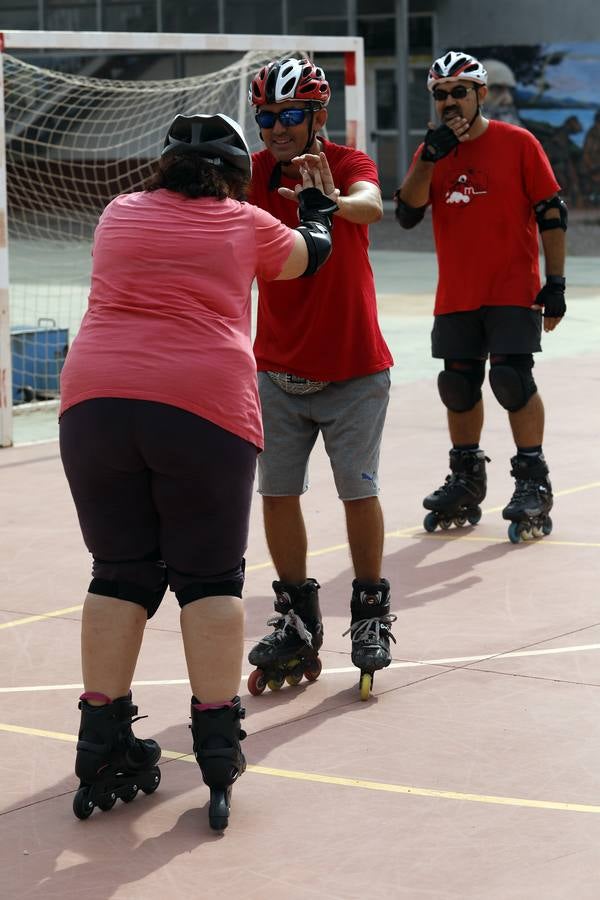El club de patinaje M-Urban organiza, dentro de la programación de la Feria, una jornada de iniciación en el IES El Carmen, junto al Cuartel de Artillería