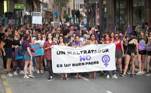 Un momento de la manifestación en apoyo a Juana Rivas, este sábado, en Murcia.