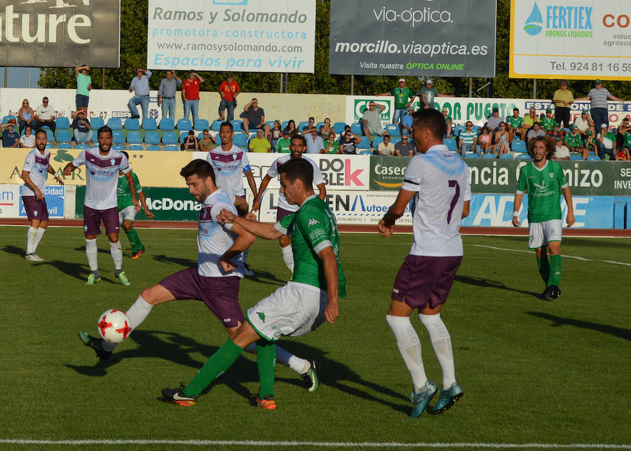 Los goles de Carlitos y Elías Pérez dan el primer triunfo al Villanovense ante un rival conformista