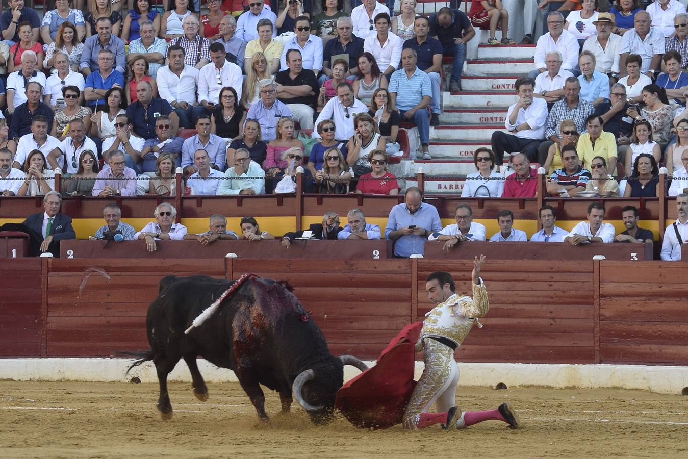 El diestro sale por la puerta grande de La Condomina en la segunda corrida de la Feria Taurina de Murcia