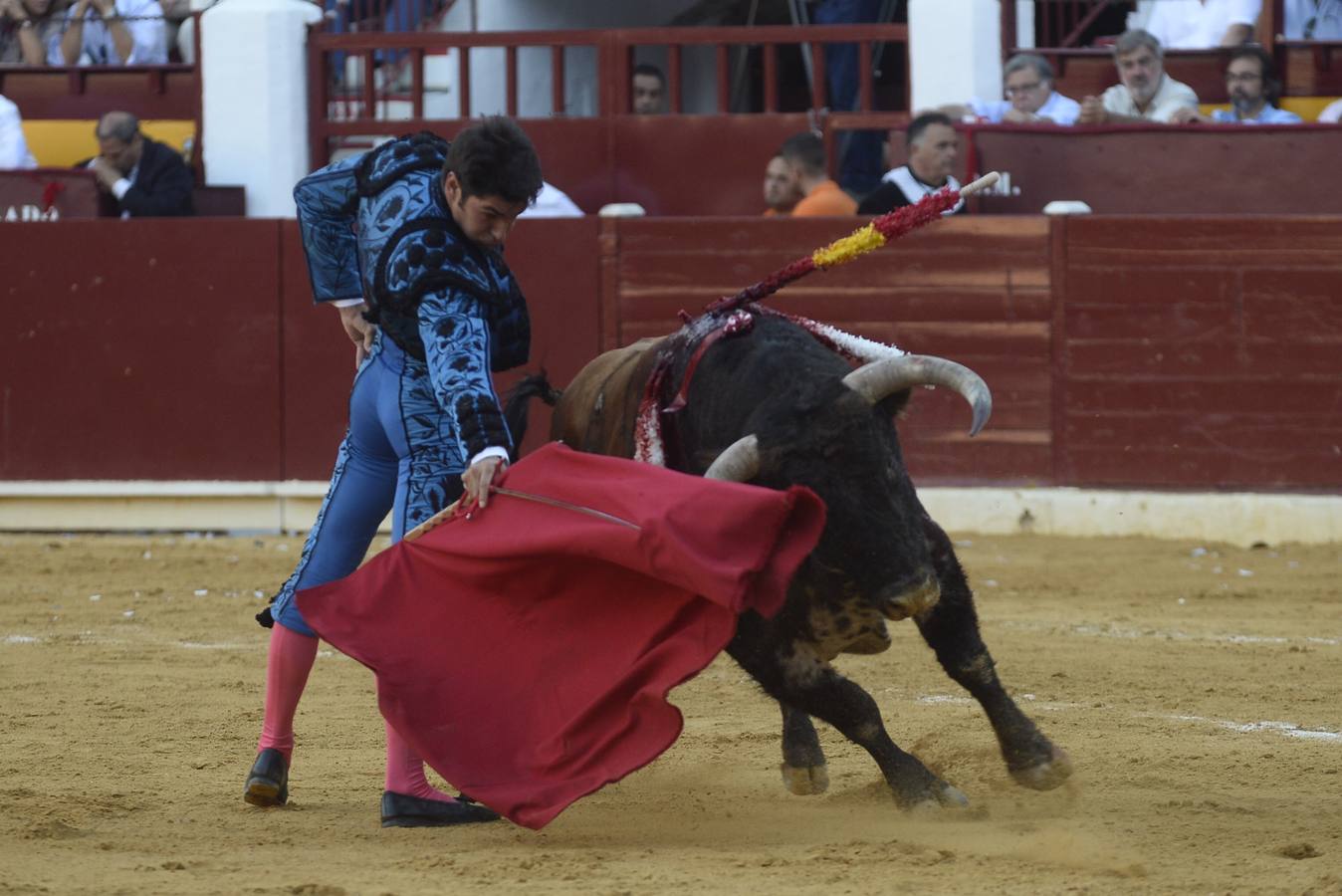 El diestro sale por la puerta grande de La Condomina en la segunda corrida de la Feria Taurina de Murcia