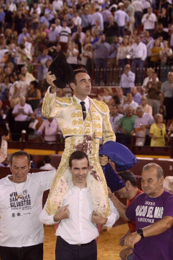 El diestro sale por la puerta grande de La Condomina en la segunda corrida de la Feria Taurina de Murcia