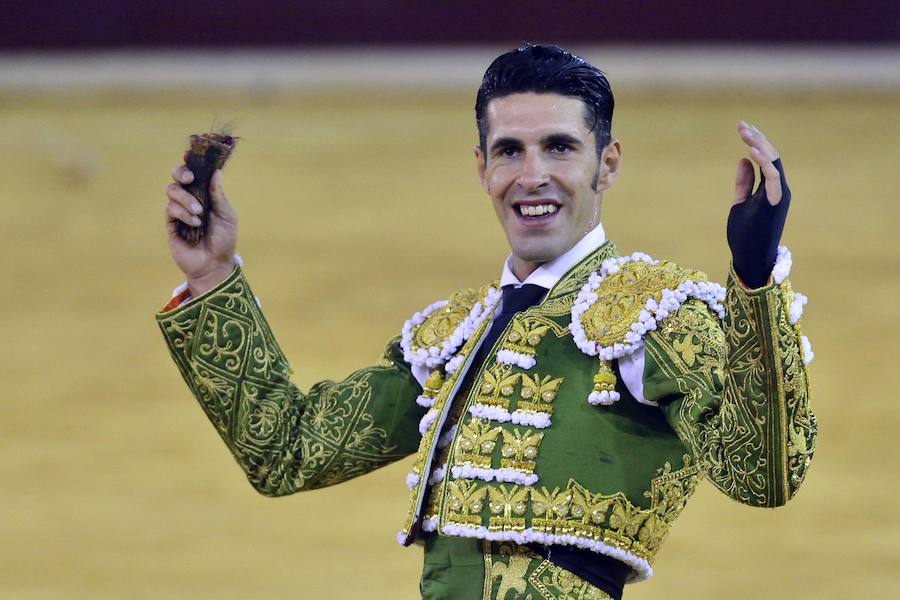 Roca Rey corta un rabo y abre la puerta grande junto a El Fandi y Talavante